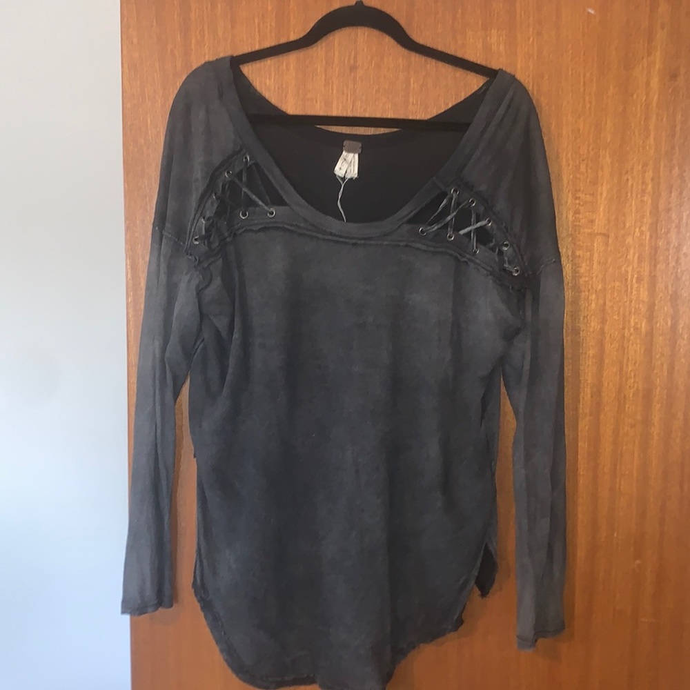 LARGE FREE PEOPLE LONG SLEEVE